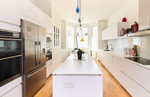Northcote House | The Clapham Crib - Spacious 4BDR House with Patio