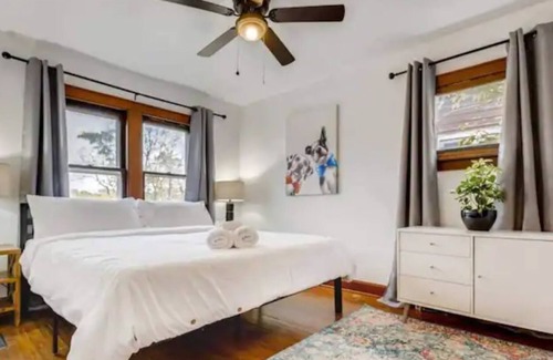 Weinland Park House | The Claudius Mid-Century Townhouse near OSU and Victorian Village