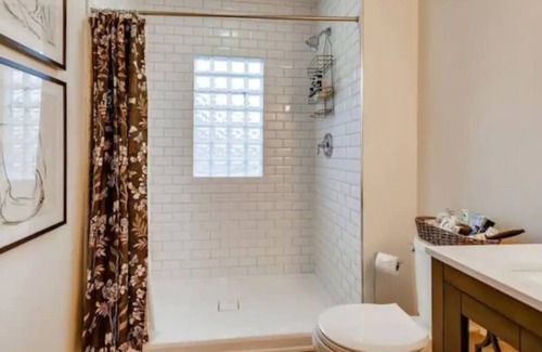 Weinland Park House | The Claudius Mid-Century Townhouse near OSU and Victorian Village