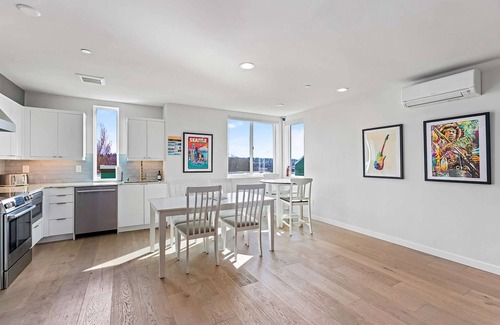 East Queen Anne Apartment | The Clock Tower Sweet Suite