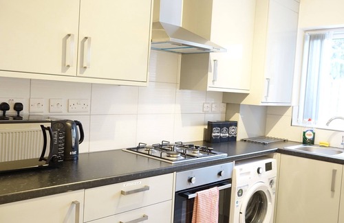 Harlington House | The Close Airport