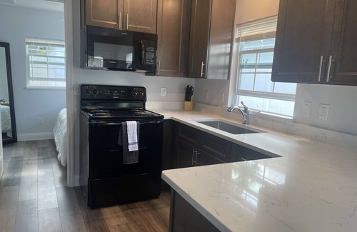 Fairview Shores House | THE CLOUD 9 SUITE