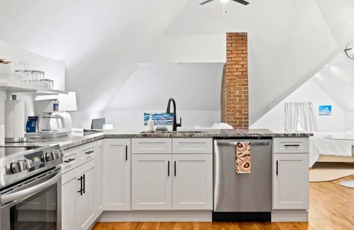 Downtown Chattanooga Apartment | The Cloud Studio: Prime Downtown Location