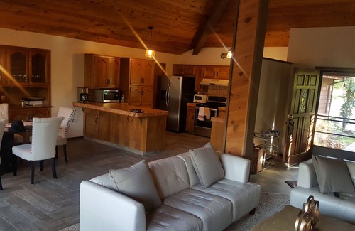 Three Rivers House | "The Clouds River Villa " - Water front paradise 7 miles from Sequoias Gate