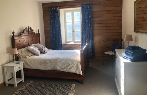 Saint-Mathieu House | The Coach House-3 Bed-2 Bath-Garden-PetsOK-FreeP