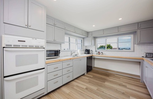 El Granada House | The Coastal Retreat, Scenic Harbor, Ocean Views, Walk to Beach, Restaurants