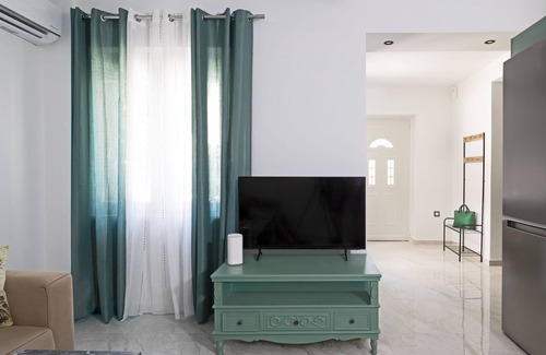 Volos City Centre House | The Coastal Rock House