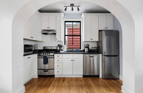 Cannonborough Elliotborough House | The Cobalt | 3bd Steps from King St!