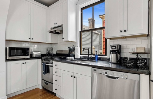 Cannonborough Elliotborough House | The Cobalt | 3bd Steps from King St!