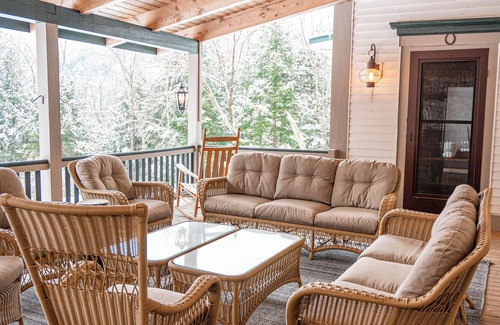 Gaysville House | The Cobble House, Exceptional Country House Sleeps 10/Near Killington, Woodstock