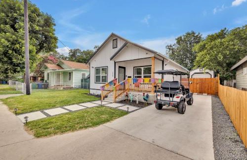 Downtown San Antonio House | The Coco House/Lone Star Dist/Jacuzzi/Golf Cart