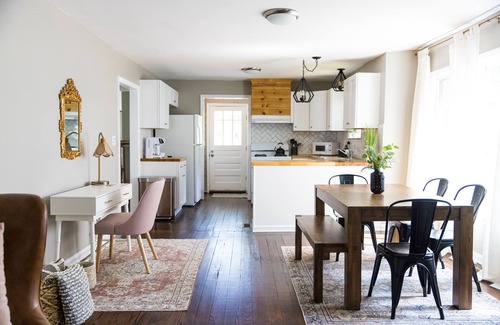 Greensboro House | The Coliseum Cottage. 1 King/2 Queen Beds. Close to coliseum and colleges.