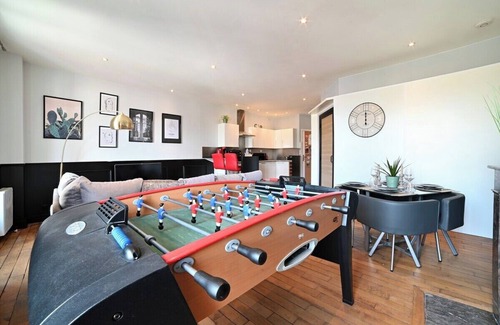 Poitiers Apartment | The Collectionneur~ Babyfoot ~ Downtown
