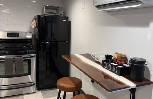 Rosemont Cottage | The Colonial Cottage of Alexandria: 1 bedroom, full kitchen, amazing AC & WiFi
