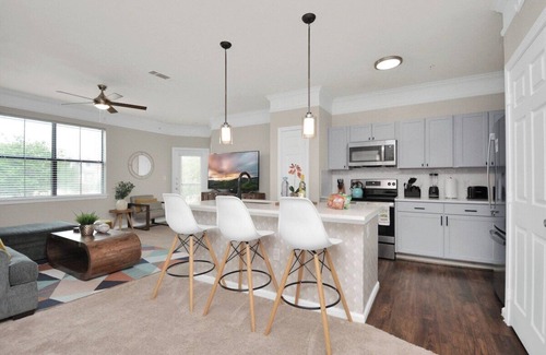 League City Apartment | The Colorful Collage near Kemah Boardwalk and NASA