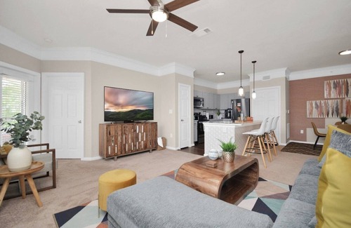 League City Apartment | The Colorful Collage near Kemah Boardwalk and NASA
