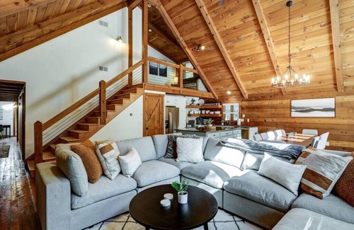Columbia Cabin | The Columbia Lodge - Family getaway close to home