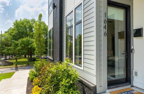 Hillsboro Village Apartment | The Commodore by Stay Local Nashville