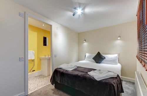 Nottingham House | The Commodore Hotel