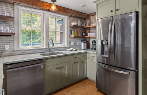 Warren Condo | The Common Man At Mad House 3 Bedroom Condo by RedAwning
