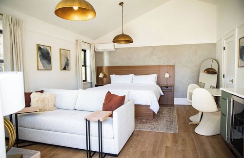 McMinnville Hotel | The Compass McMinnville