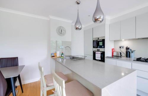 Syon Apartment | The Concord Modern 2 Bedroom Apartment