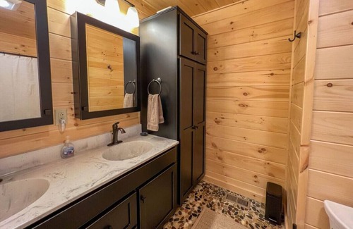 Center Conway Cabin | The Conway Cabin | Spacious, Peaceful, Lake Access