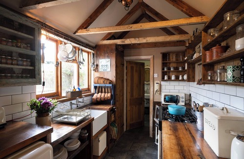 Whitstable Cottage | The Cook's Cottage: a coastal oasis w/outdoor kitchen, garden & cinema nr beach