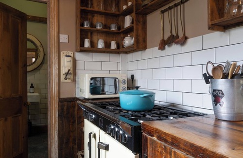 Whitstable Cottage | The Cook's Cottage: a coastal oasis w/outdoor kitchen, garden & cinema nr beach
