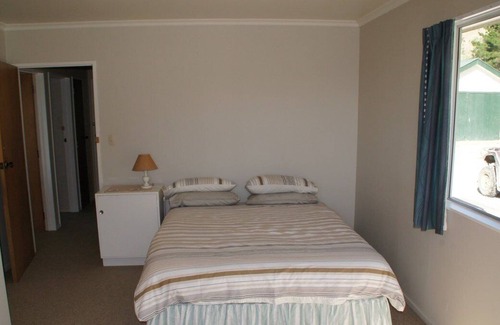 Glenburn House | The Cookhouse is a large group accommodation that has a gorgeous outlook to sea.