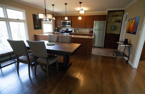 Brevard House | The Coolest House in Brevard- Mid-Century - Impeccably Clean - Winter Rates