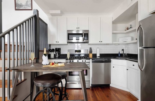 Cannonborough Elliotborough Apartment | The Copper | 1 Block to King, Bright + Modern