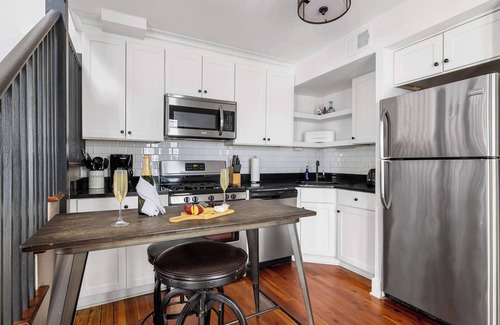 Cannonborough Elliotborough Apartment | The Copper | 1 Block to King, Bright + Modern