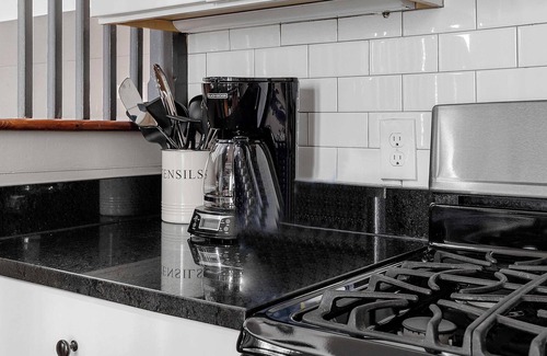 Cannonborough Elliotborough Apartment | The Copper | 1 Block to King, Bright + Modern