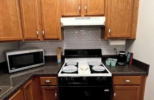 Acworth House | The Corner White House, close 2 Lake Allatoona/KSU