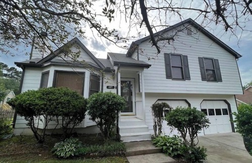 Acworth House | The Corner White House, close 2 Lake Allatoona/KSU