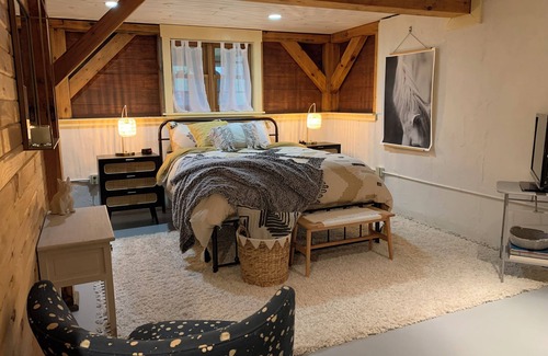 Drewsville Cottage | The Cortland Cottage-Cozy Post & Beam cottage w/hot tub in historic Walpole, NH