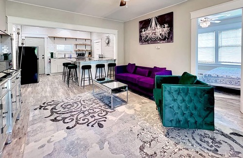 Conway House | The Cosmo on College