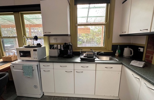 Cowes Cottage | The Cottage-100m to beach, dog friendly
