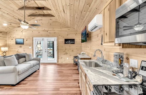 Cosby Cottage | The Cottage At Greenbriar Creek - WIFI, Mountain Views, Starting at $79"
