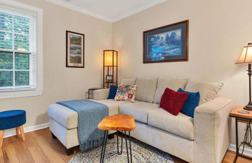 West Southern Pines House | The Cottage at Knollwood Manor