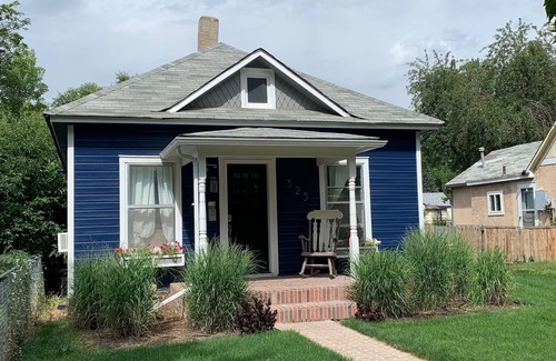 Martinez Park House | The Cottage! Chic Bungalow Near Old Town Square!