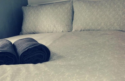 Lulsgate Bottom Bed & Breakfast | The Cottage