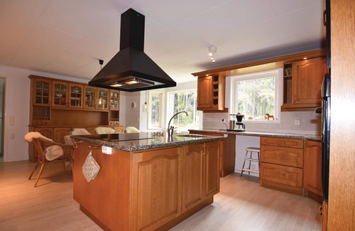 Sjotorp House | The cottage is located simply fantastic, only 100 m from Lake Vänern.