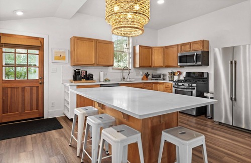 Morehead City House | The Cottage on Bridges - Walking distance to the Morehead City waterfront!