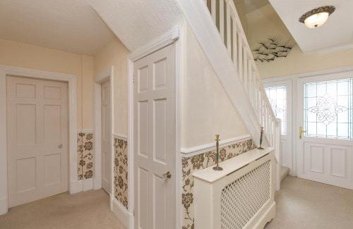 Llandudno Apartment | The Cottage on the Beach - Sleeps 7 - Large Garden