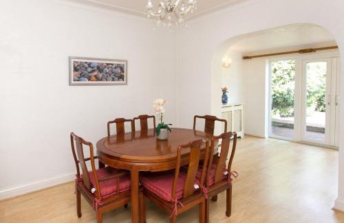 Llandudno Apartment | The Cottage on the Beach - Sleeps 7 - Large Garden