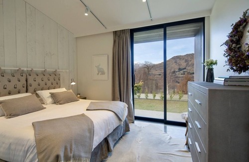 Lake Hayes Cottage | The Cottages at Lake Hayes-Brand New Luxe Cottages-NZ Iconic Location!
