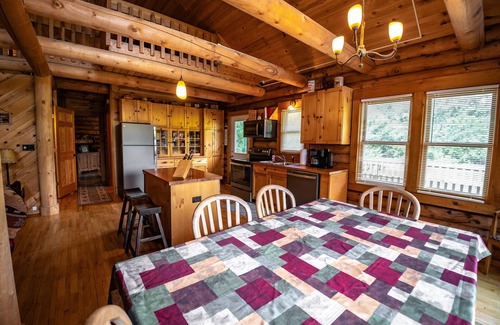 Ferryville Cabin | The Cotton Wood lodge- Romantic, Secluded on Stream in the Driftless- Hot Tub