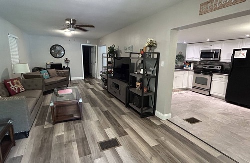 Wildwood House | The Country Porch in Wildwood Florida - A stones throw away from The Villages!